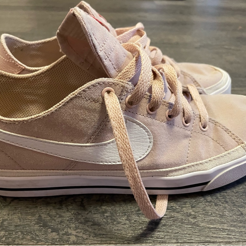 Nike Women's Pink Sneakers